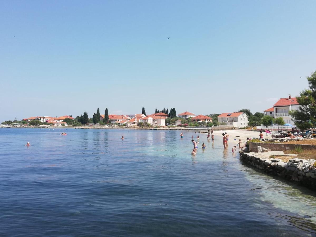 Apartman Andela Preko Bagian luar foto